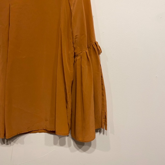 Antonio Melani Tan V-Neck Bell Sleeve Boho Chic Silk Blouse Size XS - Picture 3 of 4